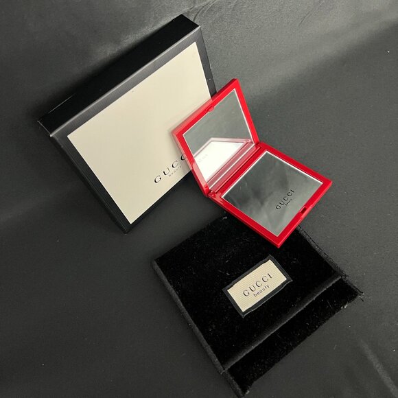 GUCCI Beauty - red pocket mirror with sleeve - Picture 3 of 3
